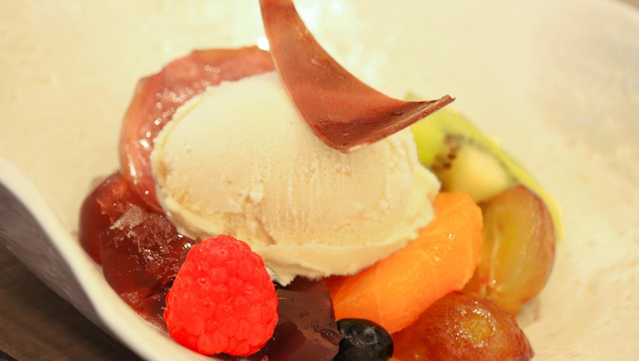 นันกิ-ชิระฮะมะ แมริออท โฮเต็ล Hotel ชิราฮามะ ภายนอก รูปภาพ Fruit salad with ice cream