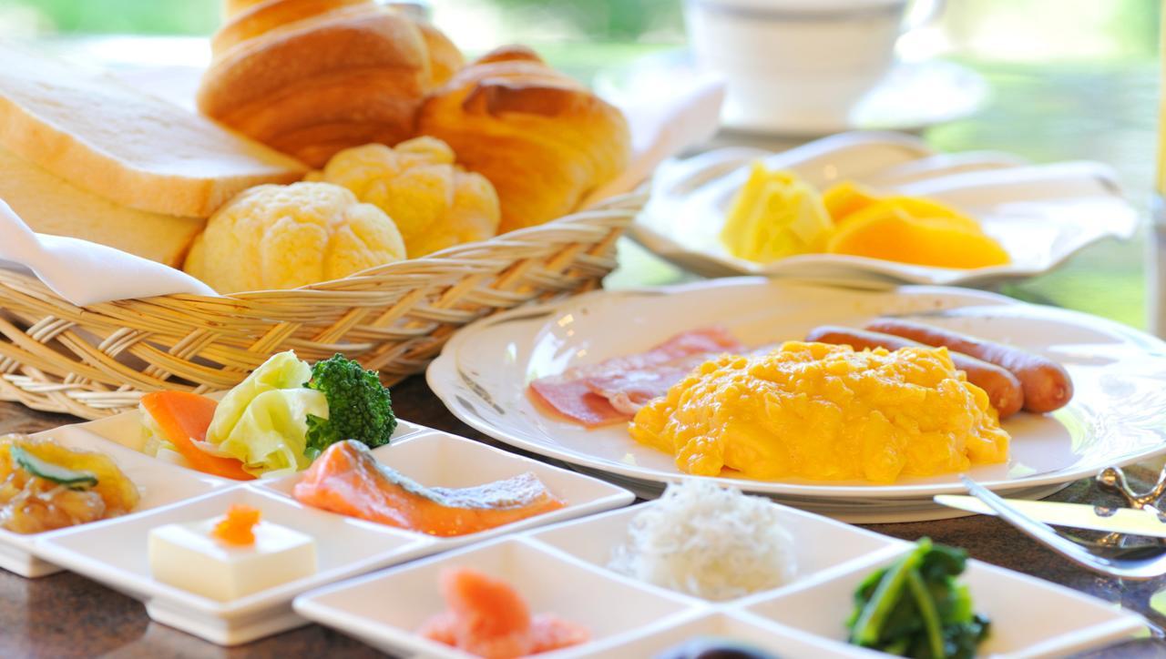 นันกิ-ชิระฮะมะ แมริออท โฮเต็ล Hotel ชิราฮามะ ภายนอก รูปภาพ A Japanese breakfast