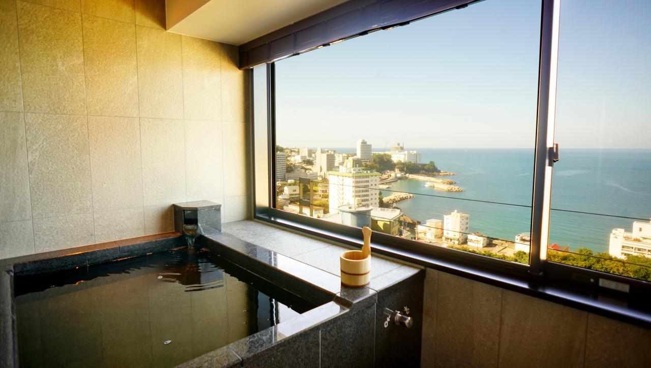 นันกิ-ชิระฮะมะ แมริออท โฮเต็ล Hotel ชิราฮามะ ภายนอก รูปภาพ A view from a Japanese bath
