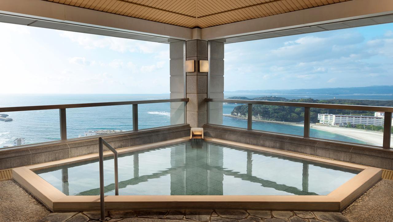 นันกิ-ชิระฮะมะ แมริออท โฮเต็ล Hotel ชิราฮามะ ภายนอก รูปภาพ A modern open-air bath