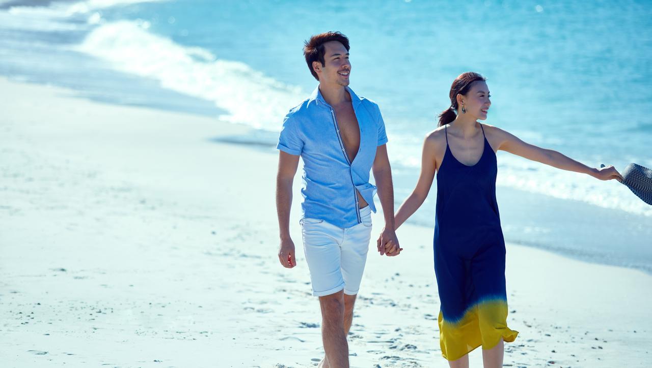 นันกิ-ชิระฮะมะ แมริออท โฮเต็ล Hotel ชิราฮามะ ภายนอก รูปภาพ A couple holding hands