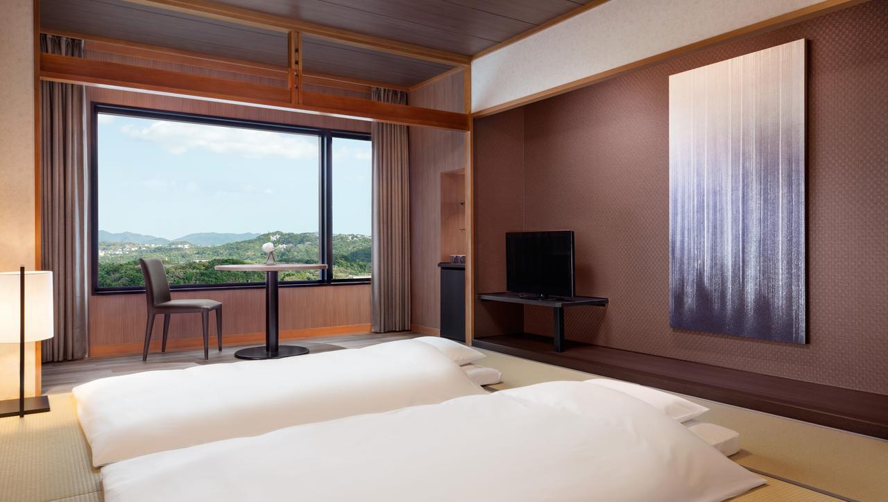 นันกิ-ชิระฮะมะ แมริออท โฮเต็ล Hotel ชิราฮามะ ภายนอก รูปภาพ A room at the hotel
